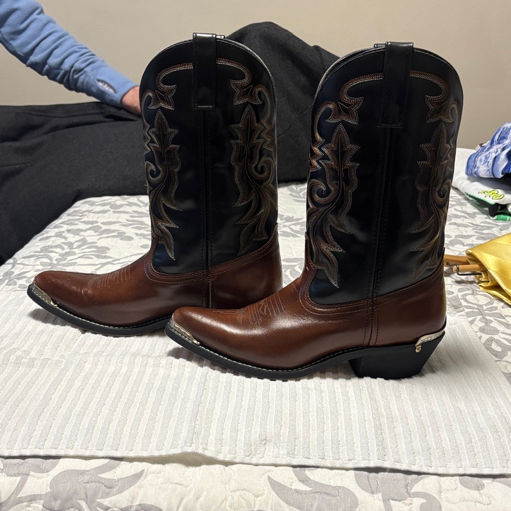 Stylish Two-Tone Western Boots